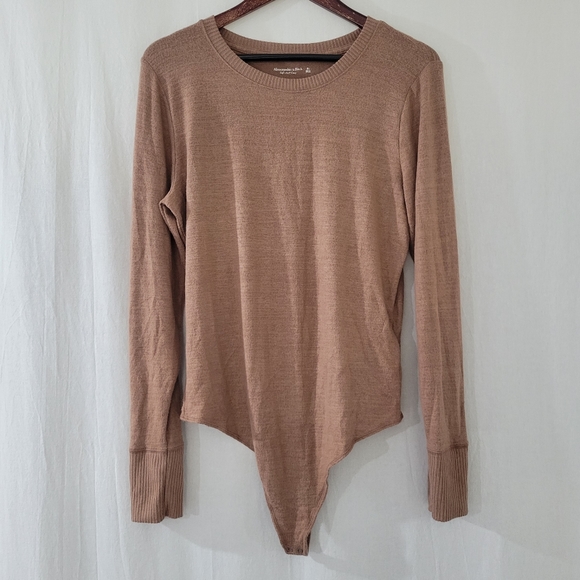 Abercrombie & Fitch Tops - Abercrombie & Fitch Soft Brown/Tan Scoop Neck Long Sleeve Bodysuit Size XL
